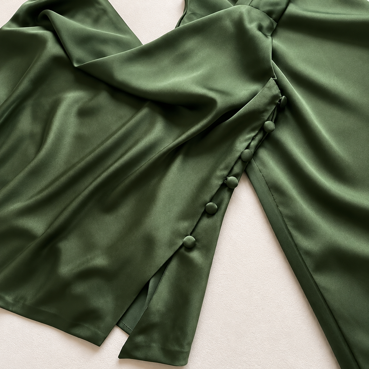 ALVA LSET Satin Wide Leg Pants Set – Cowl Neck Button Detail Top & Luxury Loungewear